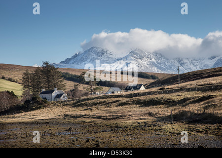 Die Cuillin Hills von Loch Harport bei Carbost auf der Isle Of Skye in Schottland. Stockfoto