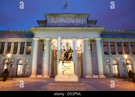 Madrid - Museo Nacional del Prado in Morgen-Dämmerung Stockfoto