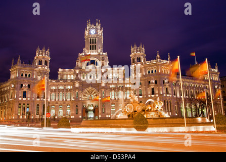 Madrid - Kommunikationen Palast von Plaza de Cibeles in Dämmerung Stockfoto