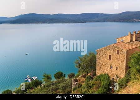 Blick über Lac de Sainte Croix, Verdon, Provence, Frankreich Stockfoto