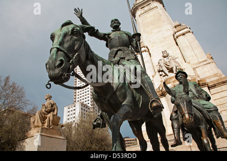 Madrid - Don Quijote und Sancho Panza vom Cervantes-Denkmal des Bildhauers Lorenzo Coullaut Valera (1925-1930) auf der Plaza Espana. Stockfoto