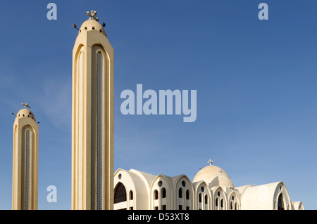 Assuan. Ägypten. Erzengel Michael koptische orthodoxe Kathedrale ist eine atemberaubende modernes Wahrzeichen neben dem Nil. Stockfoto