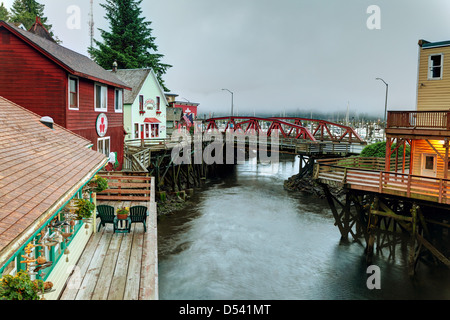 Gebäude auf Pfählen über Ketchikan Creek, historischen Creek Street, Ketchikan, Alaska Stockfoto