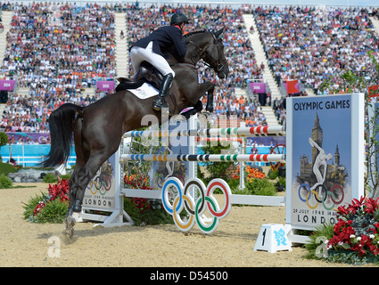 Ben Maher Reiten Tripple X (GBR, Großbritannien). Team-Springreiten Stockfoto