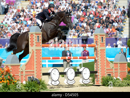 Ben Maher Reiten Tripple X (GBR, Großbritannien). Team-Springreiten Stockfoto