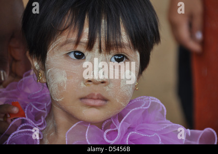 Myanmar, Porträt eines jungen Mädchens Stockfoto