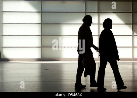 Berlin, Deutschland, die Silhouette von ein paar Rentner Stockfoto