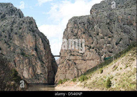 Blick auf El Caminito del Rey, El Chorro, Alora, Provinz Malaga, Spanien. Stockfoto
