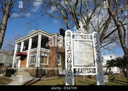 Eine Villa am 12. Str. 34-37 in Astoria, Queens, stammt aus den 1860er Jahren. Es ist jetzt eine griechisch-orthodoxe Kirche. Stockfoto