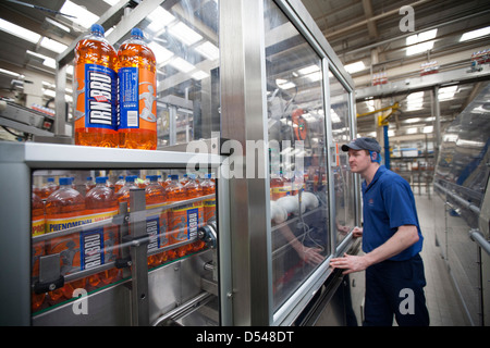 Schottlands Lieblingsgetränk Irn-Bru produziert in A G Barr, Glasgow. Stockfoto