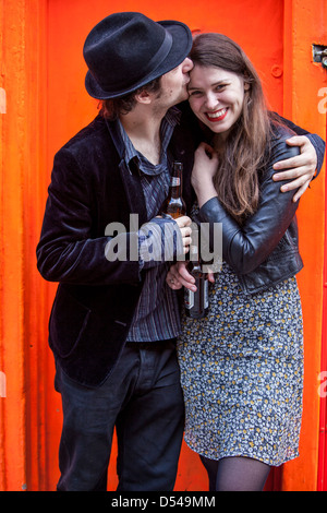Porträt eines jungen Paares glücklich in der Liebe, London, England, UK Stockfoto