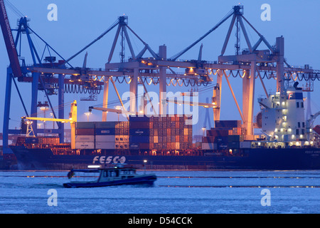 Hamburg, Deutschland, am Burchardkai Containerschiff im Hamburger Hafen Stockfoto