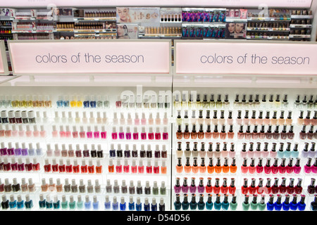 Nagellack auf dem Display an einem Walgreens gut Erfahrung Flagship-Store in der Innenstadt von Washington, DC. Stockfoto