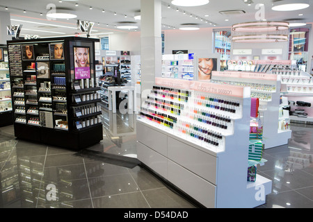 Kosmetik auf dem Display an einem Walgreens Flagship-Store in der Innenstadt von Washington, DC. Stockfoto