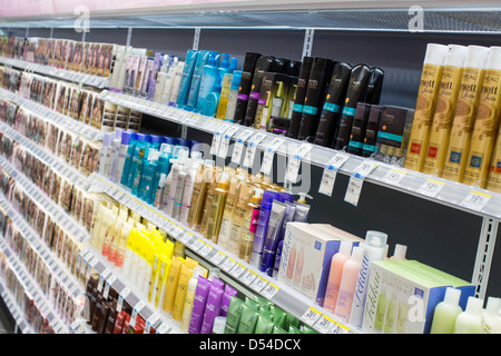 Haarpflege-Produkte auf dem Display an einem Walgreens Flagship-Store in der Innenstadt von Washington, DC. Stockfoto