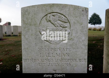 Grabstein von privaten I Allman, der am 1. Juli 1916 starb, CWGC Dantzig Gasse British Cemetery, Mametz, Somme Picardie, Frankreich. Stockfoto