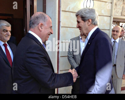 US-Außenminister John Kerry trifft sich mit irakischen Rat der Vertreter Lautsprecher Usama al-Nujayfi in seinem Hause 24. März 2013 in Bagdad, Irak. Stockfoto