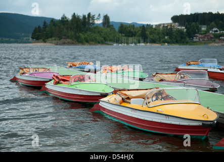 St. Blaise, Deutschland, Tretboote mieten bunte Schluchsee Stockfoto