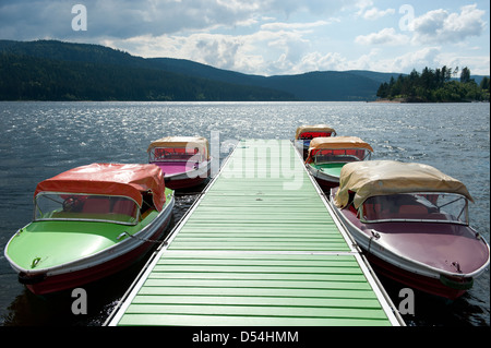 St. Blaise, Deutschland, Tretboote mieten bunte Schluchsee Stockfoto