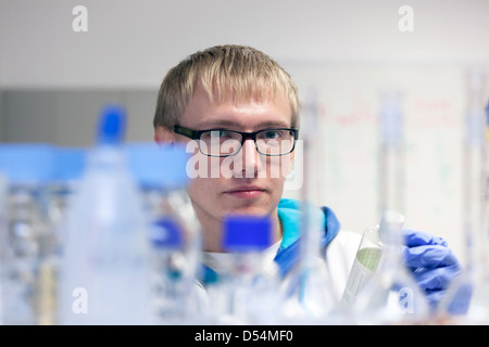 Tallinn, Estland, ein Chemie-Student im Labor der technischen Universität Tallinn Stockfoto