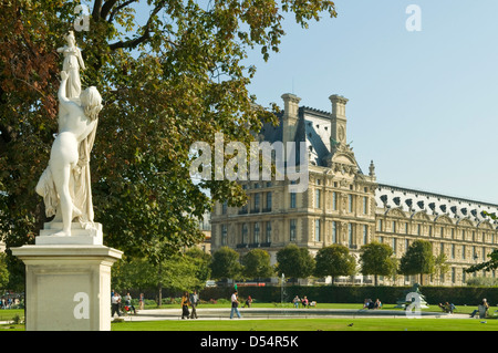 Palais du Louvre und der Jardin des Tuileries, Paris, Frankreich Stockfoto