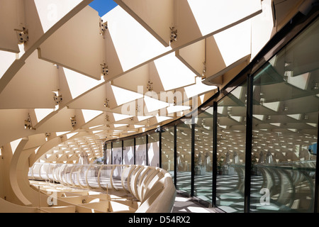 Sevilla, Spanien, Detail der hölzernen Gitter des Metropol Parasol Stockfoto