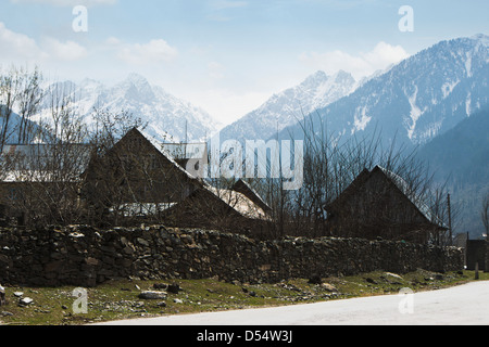 Häuser im Tal, Sonmarg, Jammu und Kaschmir, Indien Stockfoto