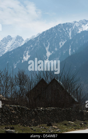 Häuser im Tal, Sonmarg, Jammu und Kaschmir, Indien Stockfoto