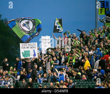 Santa Clara, Kalifornien, USA. 23. März 2013. Seattle Sounders-Fans zeigen ihre Geist vor der MLS-Spiel zwischen den Seattle Sounders und den San José Earthquakes im Buck Shaw Stadium in Santa Clara CA San Jose Seattle 1: 0 besiegt. Bildnachweis: Cal Sport Media / Alamy Live News Stockfoto