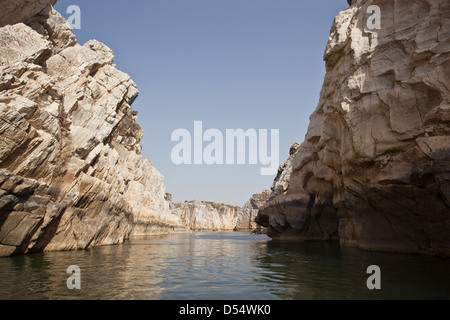 Marmorfelsen neben Fluss Narmada, Bhedaghat, Jabalpur Bezirk, Madhya Pradesh, Indien Stockfoto