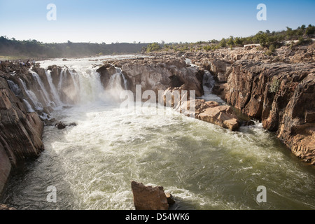 Dhuandhar fällt am Fluss Narmada, Bhedaghat, Jabalpur Bezirk, Madhya Pradesh, Indien Stockfoto