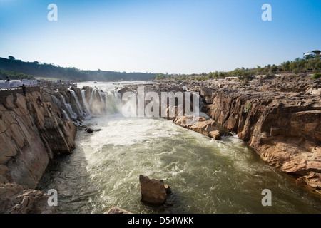 Dhuandhar fällt am Fluss Narmada, Bhedaghat, Jabalpur Bezirk, Madhya Pradesh, Indien Stockfoto