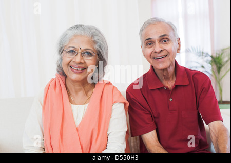 Porträt des Lächelns ein älteres paar Stockfoto