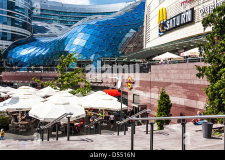 Das Hard Rock Cafe vor dem Einkaufszentrum Złote Tarasy (Goldene Terrassen) in Warschau, Zentralpolen. Stockfoto