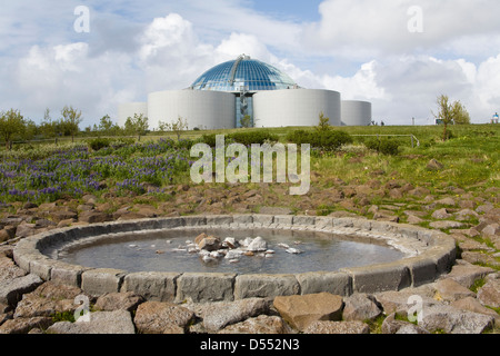 Island Reykjavik Warmwasser Speicher Tank Wahrzeichen die Perle Stockfoto