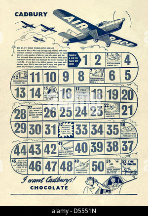 1956 Werbung für Cadburys Milk Chocolate. Die Abbildung zeigt eine propellermaschine und eine Air Race Board Game Stockfoto