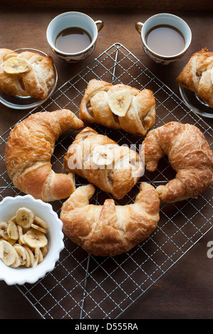 Gebackene Kuchen mit Banane und Kaffee Stockfoto