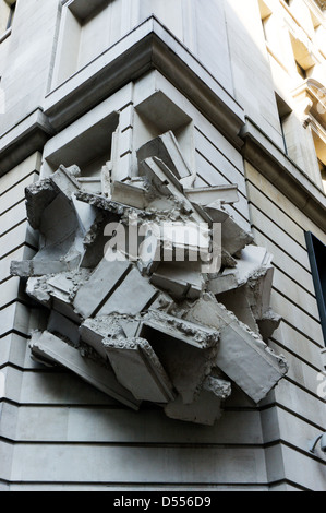 Quadratischer Block auf der Ecke des Gebäudes, Kingsway, London. Stockfoto