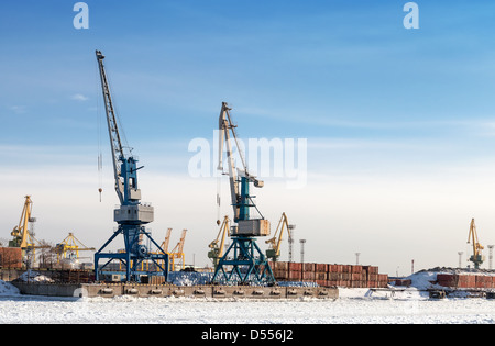 Hafenkräne in Ladung Hafen von St. Petersburg, Russland Stockfoto