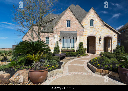 Ein Modell-Display-Haus zum Verkauf am Cinco Ranch in Katy, Texas, USA. Stockfoto