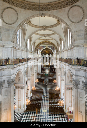 St. Pauls Cathedral London, Mittelschiff nach Osten Stockfoto