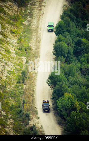 Sowjetische und russische Geländewagen UAZ in den Bergen des Kaukasus Stockfoto