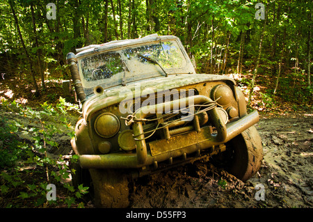 Sowjetische und russische Geländewagen UAZ in den Bergen des Kaukasus Stockfoto