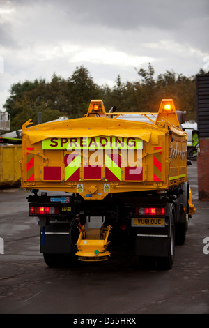 Grit LKW bereit für das Winterwetter Amey-Depot in der Nähe von Coatbridge, Lanarkshire. Stockfoto