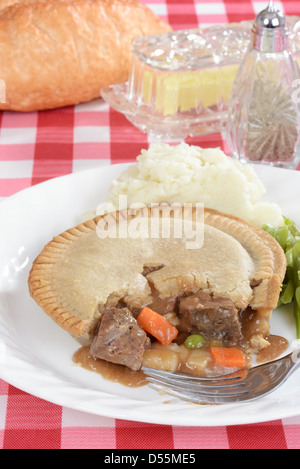 Rindfleisch-Pie mit einer Gabel Stockfoto