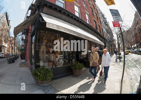 Gehobene Geschäfte und Unternehmen wie Ralph Lauren, an der Bleecker Street in Greenwich Village in New York Stockfoto