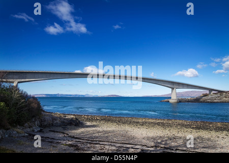 Die Skye-Brücke über Loch Alsh Festland Hochland Schottland mit der Isle Of Skye zu verbinden. Stockfoto