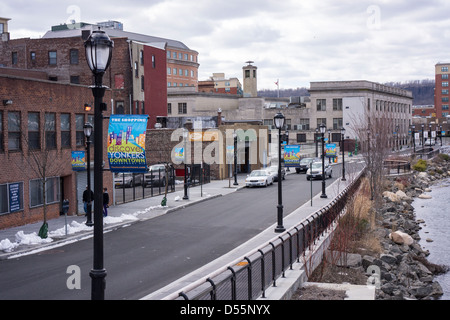 Van der Donck Park und dem Saw Mill River sind in die Stadt Yonkers in Westchester County im Staat New York gesehen. Stockfoto