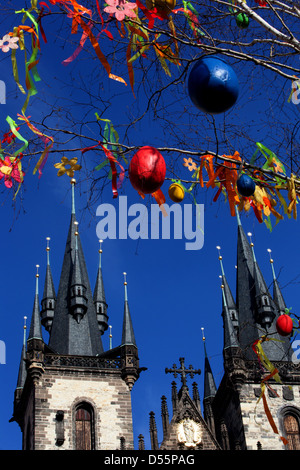 Osterbaumtradition, Feiertage, Altstädter Ring Prag Tschechien Stockfoto