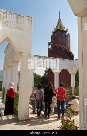 Im Inneren des Palastes von Mandalay in Mandalay, Myanmar, Asien Stockfoto